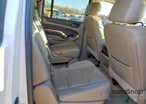 2018 Chevrolet Suburban C1500 Premier z USA, uszkodzony, nr VIN 1GNSCJKC7JR217336